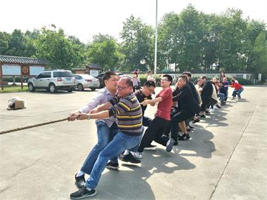 勞動(dòng)最美、團(tuán)結(jié)拼搏”拔河比賽